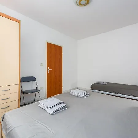 Hundefreundliches Nur 60 Meter Zum Mit Privatparkplatz, Klima, Wifi * Lovrečica